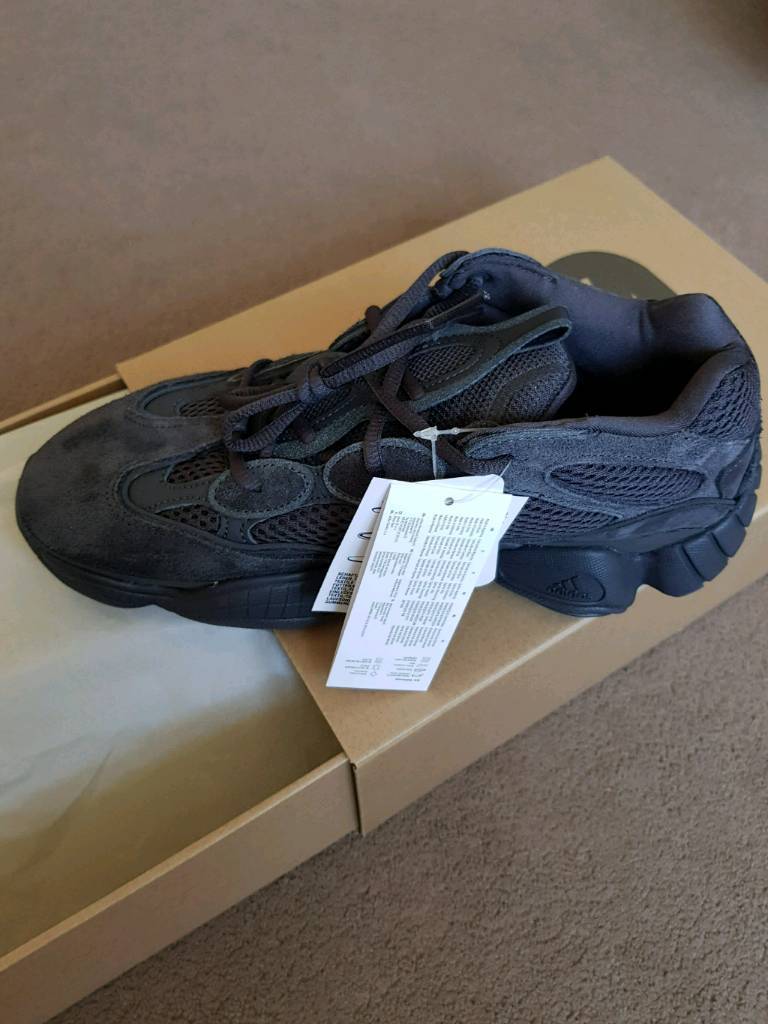 Yeezy 500 Spectrum Store Milan